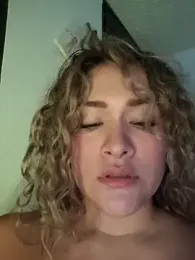 Sara_smiiith211 webcam stripchat model stream image