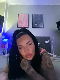 _MelinaCurves_ webcam model stream image