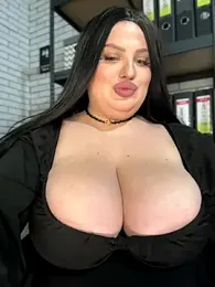 VladaWhite webcam model stream image