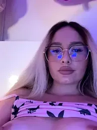 mollyxxx webcam model stream image