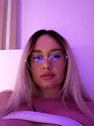 mollyxxx webcam model stream image