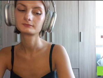 AuroraRow webcam model stream image
