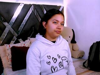 Sophia Lowell webcam model stream image