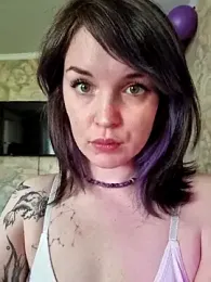 LazyTanukii webcam model stream image