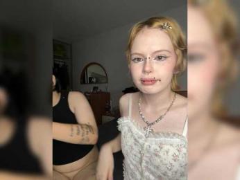 AliceAndMia webcam model stream image