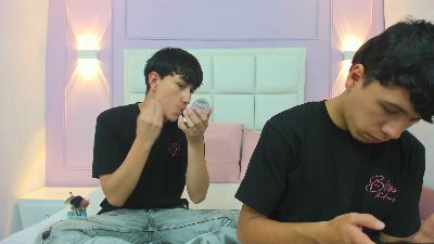 hoot_booys_ webcam cam4 model stream image