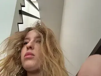 Nura_n_Sarah webcam model stream image