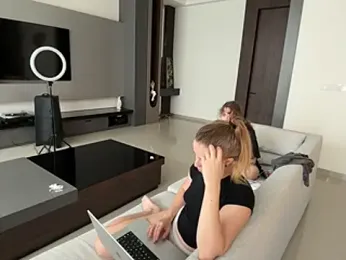 Nura_n_Sarah webcam model stream image