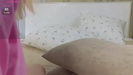 EdlaHewell webcam model stream image