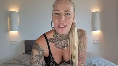 Lara-CumKitten webcam model stream image