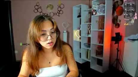 kiki_swan webcam stripchat model stream image