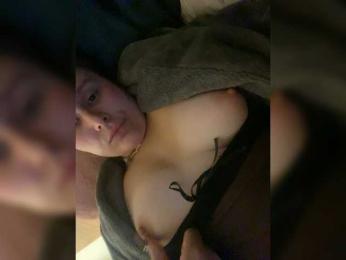 Ivi7777 webcam model stream image