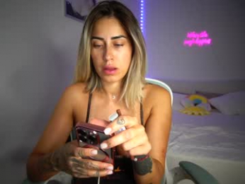 lunaink_ webcam model stream image