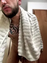 HungBull77 webcam model stream image