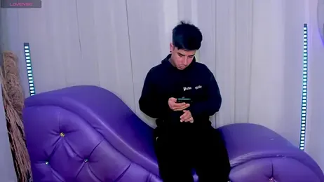 Yourslust_ webcam model stream image