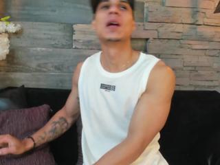 Noah Hunther webcam model stream image