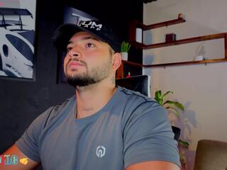 Andreww Brownn webcam model stream image