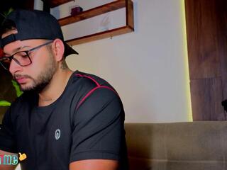 Andreww Brownn webcam model stream image