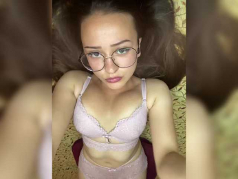 HotLilii webcam model stream image