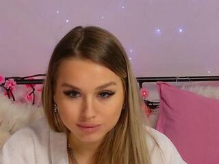 Nikki Alman webcam model stream image