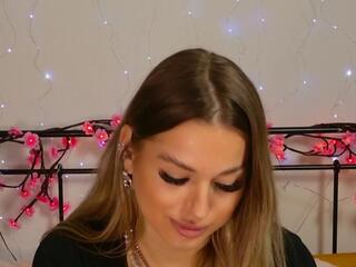 Nikki Alman webcam model stream image