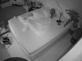 voyeurcam-julmodels-whitebed-5 webcam camsoda model stream image