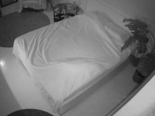 voyeurcam-julmodels-whitebed-5 webcam model stream image