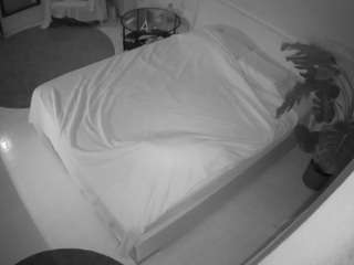 voyeurcam-julmodels-whitebed-5 webcam model stream image