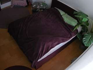 voyeurcam-julmodels-whitebed-5 webcam model stream image