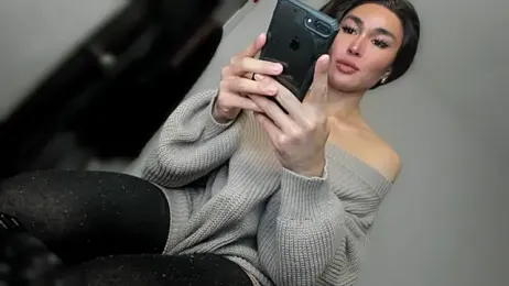 MistressNextDoor_ webcam model stream image