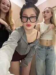 KnockKnock- webcam stripchat model stream image