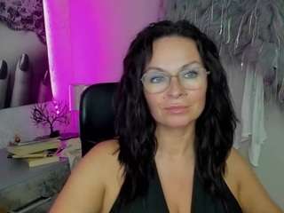 glamhelen webcam model stream image