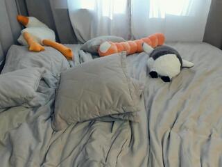 Faozia Steele webcam model stream image