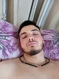 Zevs777s webcam model stream image