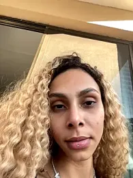 heloagreen_ webcam model stream image