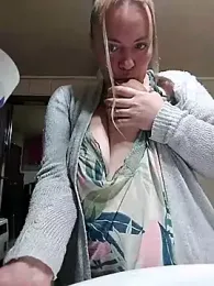 Mommygetnaughty webcam model stream image