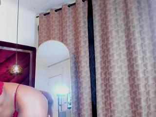 Zara Roux webcam model stream image