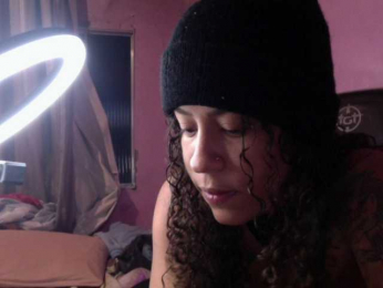privadinha webcam bongacams model stream image