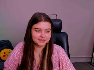 kira-melt webcam model stream image