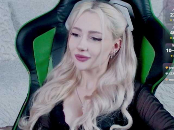 Lilalli webcam model stream image