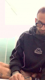 Black__Moth webcam cam4 model stream image