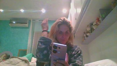 piccolaqueen webcam model stream image