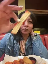 Flossee webcam stripchat model stream image