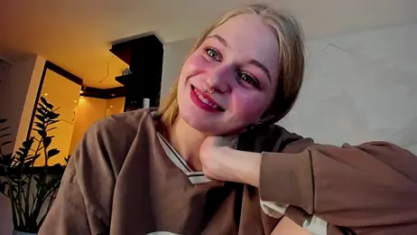 MiaMews webcam model stream image