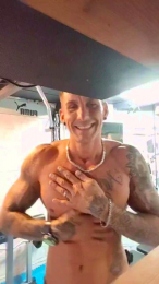 Fitnessbeasthot webcam model stream image