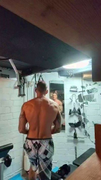 Fitnessbeasthot webcam model stream image