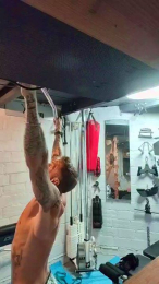 Fitnessbeasthot webcam model stream image