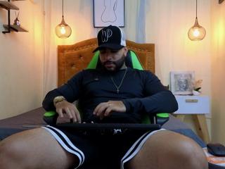 Apolo Rousse webcam model stream image