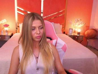 LoveeDove webcam model stream image