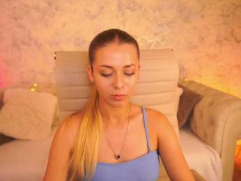 LoveeDove webcam model stream image